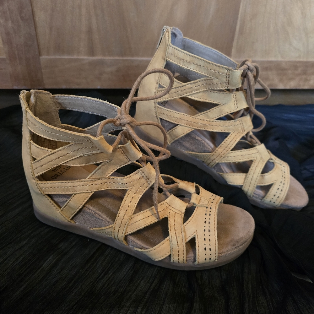 Earth Origins Yellow Gladiator Sandals Size 8.5